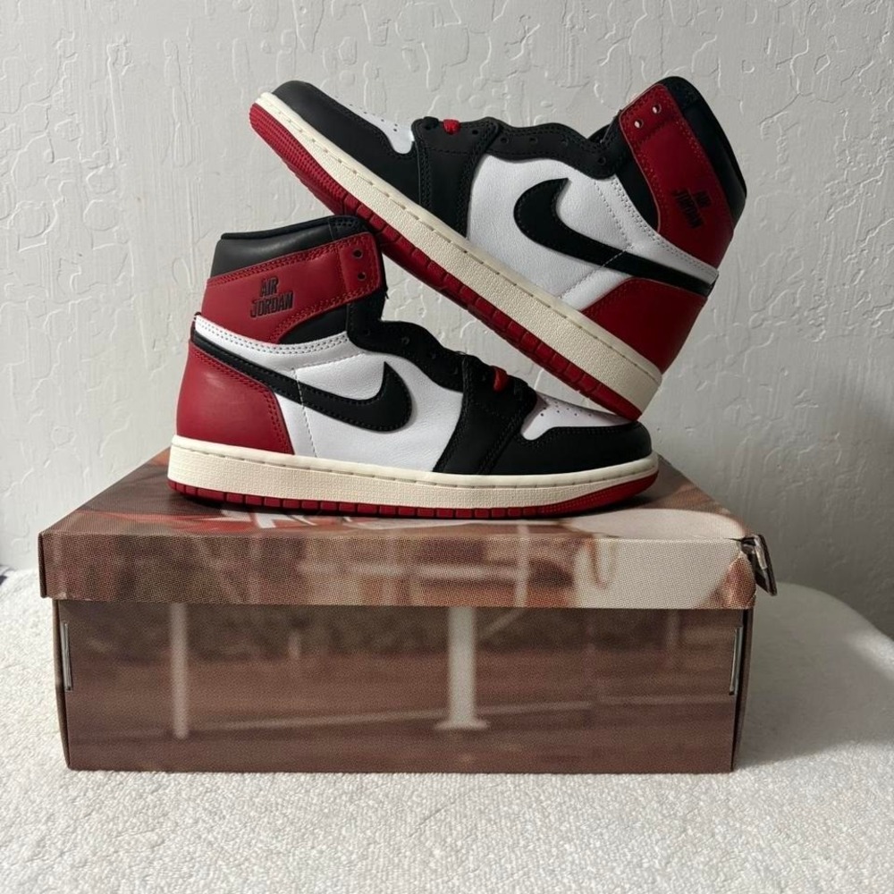 BRAND NEW .  Air Jordan 1 Retro High OG "Lost and Found / Chicago Reimagined"